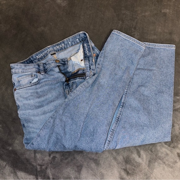 American Eagle Light Wash Mom Jean Size 0 XShort - Picture 1 of 2